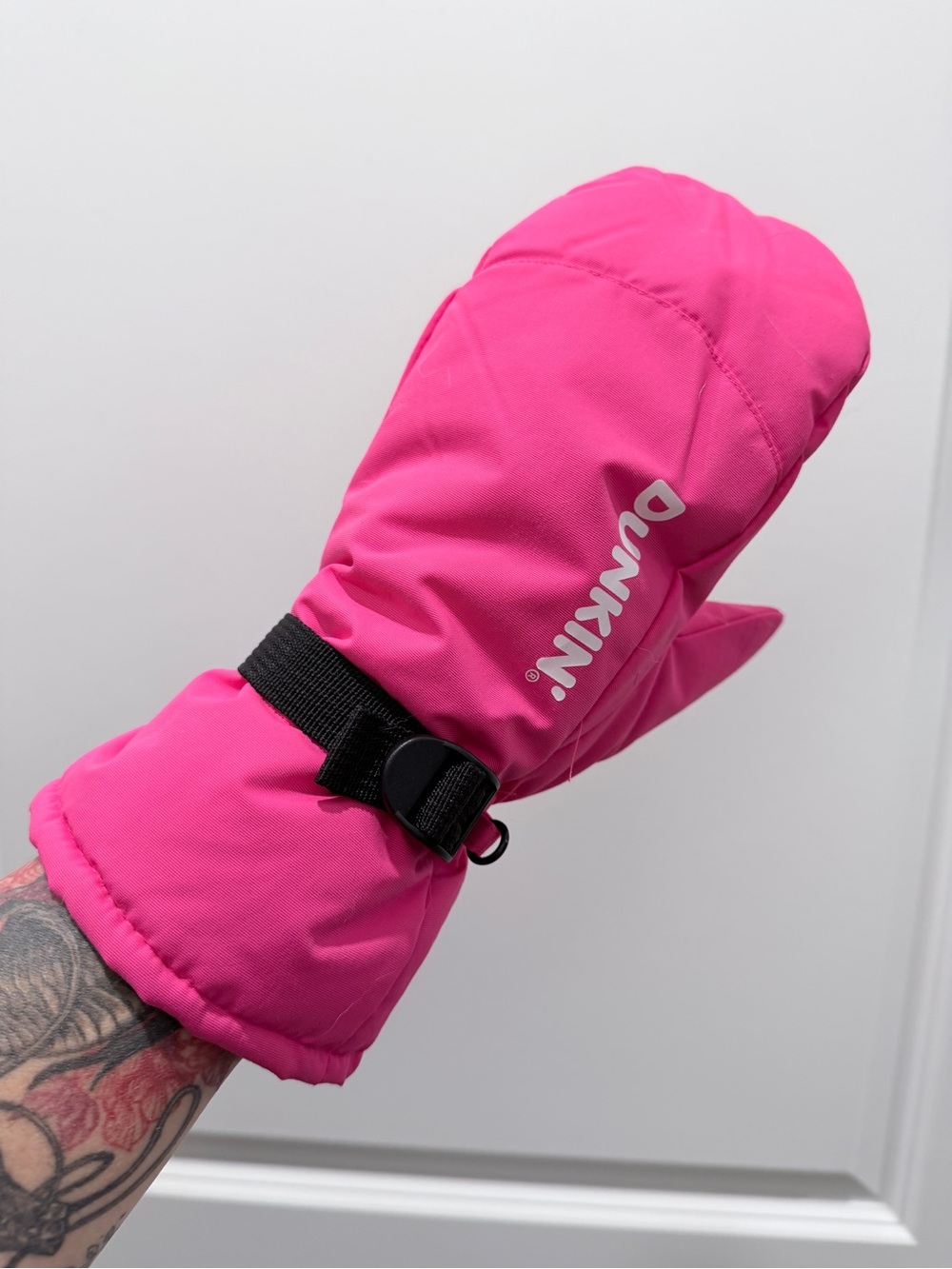 NWOT Dunkin' Hot Pink Winter Mitten